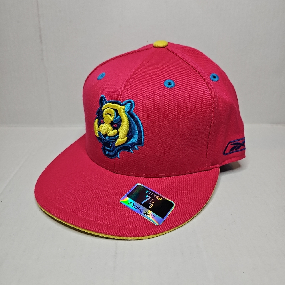Cincinnati Bengals Reebok Kolors Fitted 7-1/8 Hot Pink NFL Football Cap Hat NWT